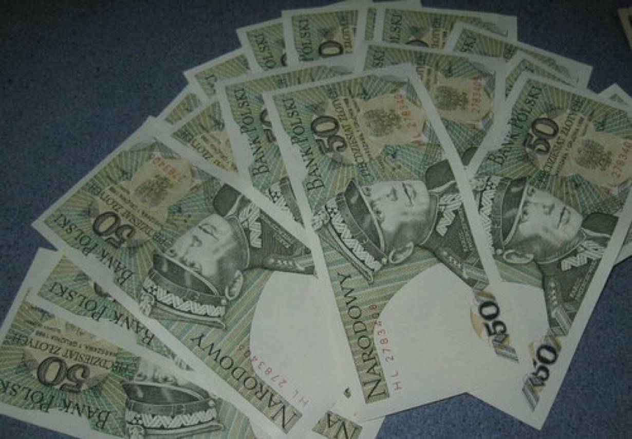 Rosjanom sprzedał stare banknoty