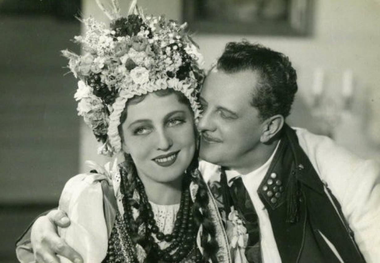 Na zdjęciu Jerzy Leszczyński i Maria Malicka w &quot;Weselu&quot; Wyspiańskiego, Teatr Narodowy, 1933 r. Fotografia ze zbiorów archiwum Muzeum Teatralnego (SYG MT/VII/1550/4). 