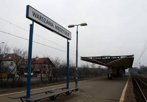 Opuszczone gimnazjum znajduje się przy stacji Międzylesie