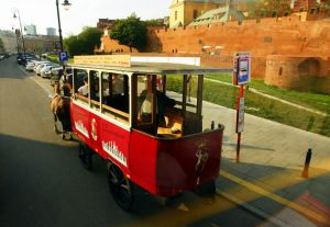 Omnibus konny na przystanku w Warszawie