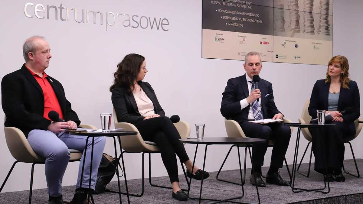 Debata została poprowadzona przez Damiana Kurasia, dyrektora Instytutu ESG i wiceprezesa Fundacji im. XBW Ignacego Krasickiego.