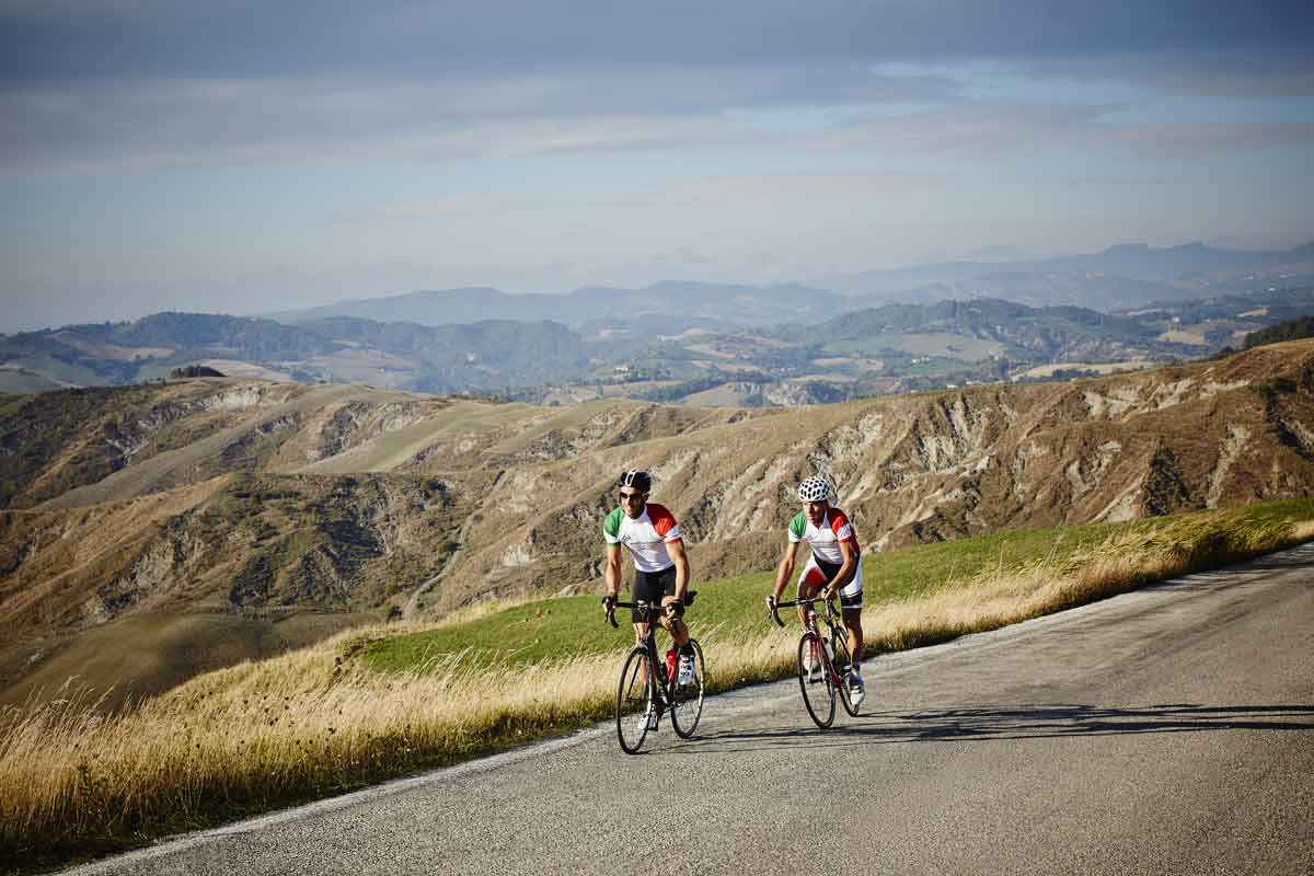 Dwie z tras rowerowych, Vento i Ciclovia del Sole, przecinają cały region Emilia Romagna. Trasa Ciclovia del Sole z Werony do Florencji