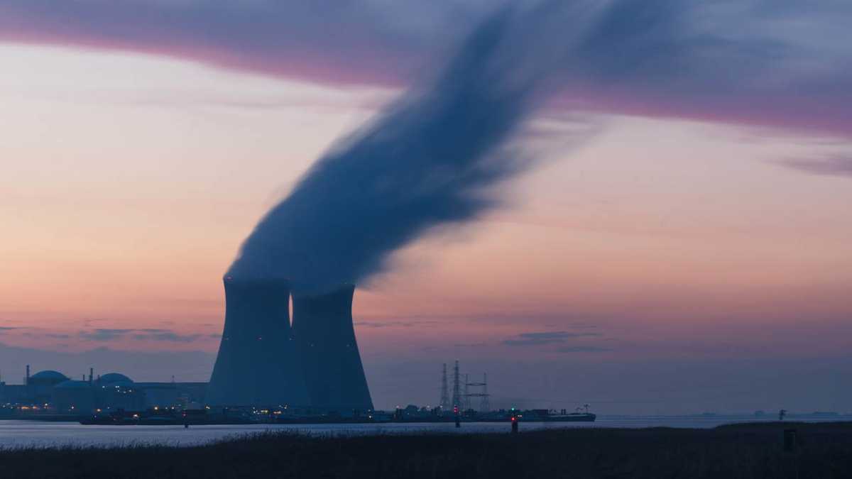 W stanowisku „Przyszłość energii atomowej w Polsce”, Instytut Biznesu analizuje oferty budowy elektrowni atomowej w Polsce