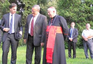 od prawej: Lee Feinstein, ambasador Stanów Zjednoczonych w Polsce; prof. Tomasz Borecki, doradca prezydenta RP i arcybiskup Józef Glemp