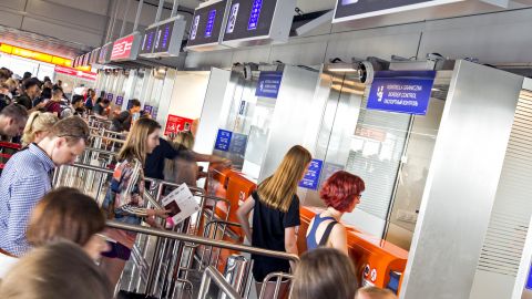 Nowe stanowiska odprawy paszportowej na Lotnisku Chopina