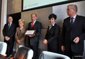 Nagrodę specjalną odbiera Ireneusz Wasilewski, członek Zarządu PKP CARGO ds. pracowniczych.