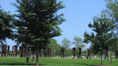 „Agora” – instalacja składająca się ze 106 żeliwnych bezgłowych figur w chicagowskim Grant Parku.