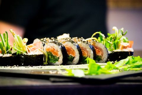 Sushi od wielu lat jest najmodniejszym daniem w Polsce.