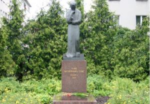 Pomnik M.Skłodowskiej-Curie przy ul. Wawelskiej