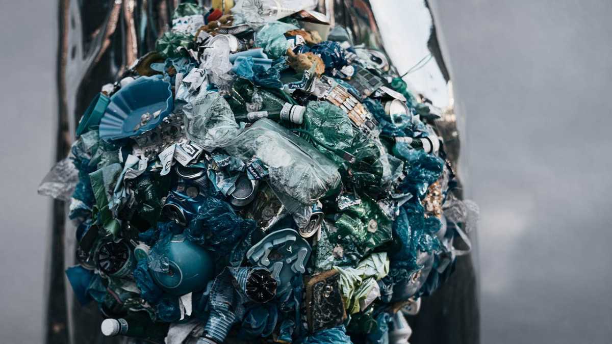  Wedle dyrektywy, do końca 2023 r. wszystkie butelki plastikowe będą musiały być wykonane co najmniej w 25 proc. z materiału pochodzącego z recyklingu