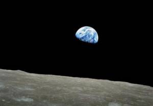 Pierwsze kolorowe zdjęcie przedstawiające Ziemię z kosmosu wykonane 24 grudnia 1968 r. przez astronatów Apollo 8 