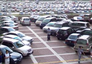 Polacy kupują mniej samochodów