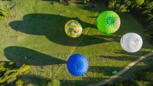 Kulminacyjnym punktem Inauguracji Letniego Sezonu Turystycznego 2020 był start balonów na ogrzane powietrze z polany przy schronisku Koliba