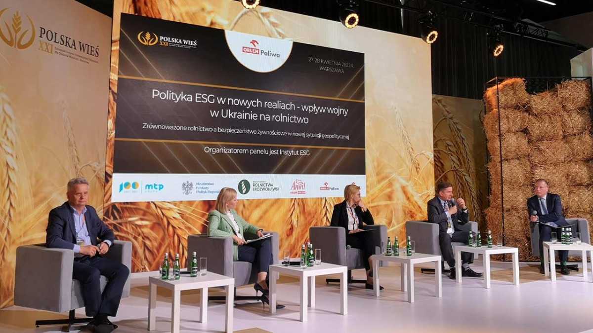 Debata została poprowadzona przez Damiana Kurasia, dyrektora Instytutu ESG i wiceprezesa Fundacji im. XBW Ignacego Krasickiego