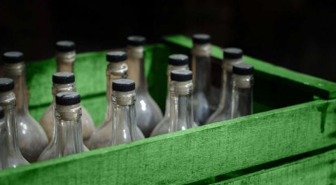 Nielegalna fabryka alkoholu na Podlasiu zamknięta przez KAS