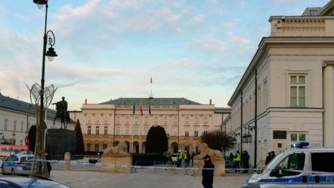 Próbowano sforsować bramy Pałacu Prezydenckiego