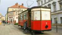 Wprawdzie tramwaje nie jeżdżą po Tarnowie już od ponad 80 lat (w 1942 roku osiem wagonów typu Sanok SW1 zostało przekazanych przez władze niemieckie do okupowanego Lwowa), jednak jest jeden słynny wagon...