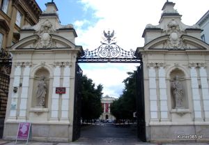 Główne wejście na Uniwersytet Warszawski
