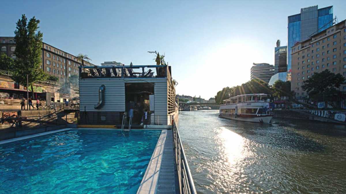 W tym roku nad Kanałem Dunajskim otwierają się aż dwa nowe bary. Ta strefa relaksu w śródmieściu jest jednym z najpopularniejszych miejsc spotkań wiedeńczyków