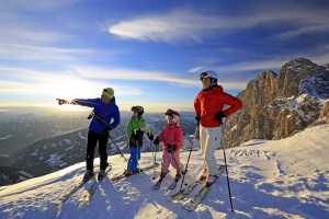 Z innych atrakcji ośrodka wymienił narciarską „huśtawkę” w Schladming na 4 szczyty: 123 km tras i 44 kolejki oraz wyciągi czynne non stop. Jest ona częścią Ski-Amadé