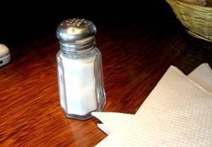 Nadmierne spożycie soli zwiększa ryzyko otyłości