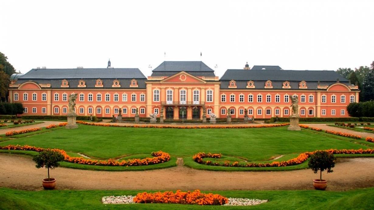 Czechy: Dobrzysz - rokokowy pałac w pobliżu Pragi