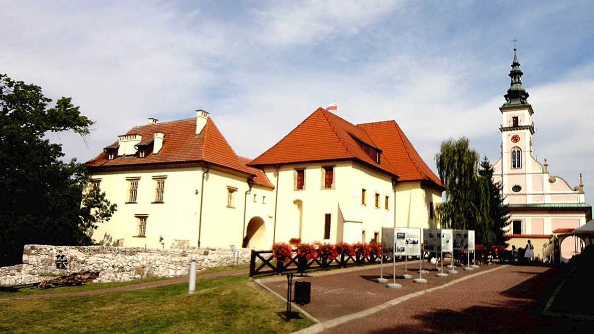 Podwaliny pod budowę Zamku Żupnego położono jeszcze za panowania księcia wrocławskiego i krakowskiego Henryka IV Probusa (1258-1290)