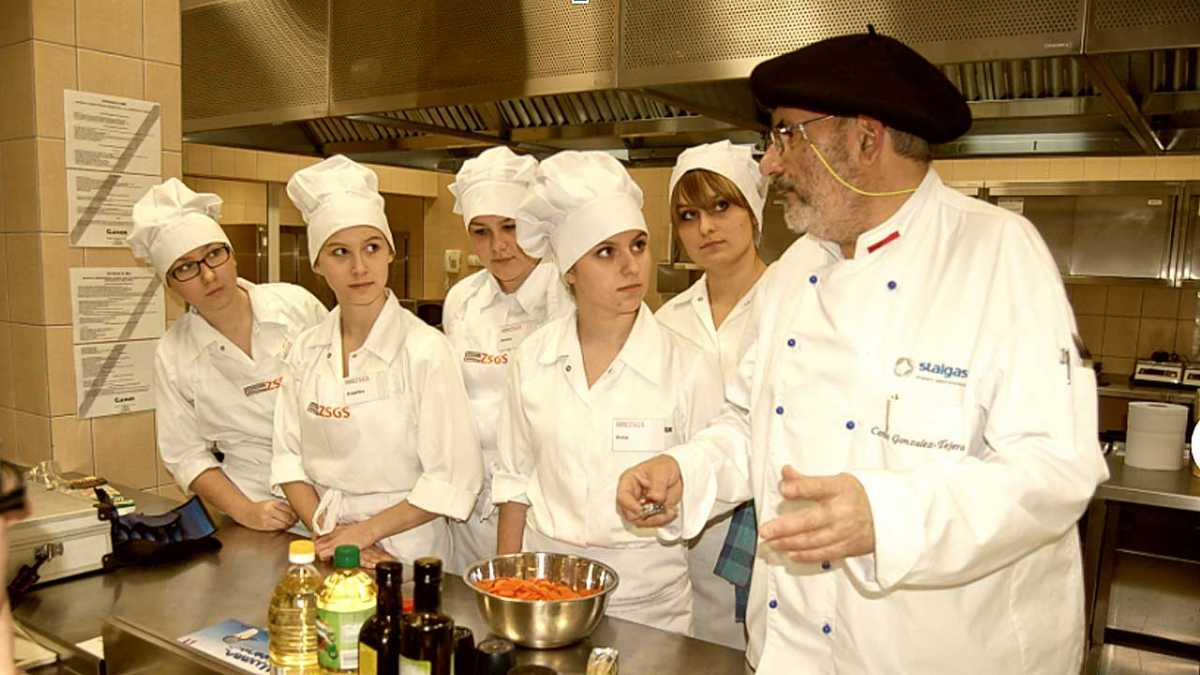 Carlos Gonzalez Tejera aktywny działacz  Stowarzyszenia „Polska Ekologia”, znany promotor, wieloletni popularyzator sztuki kulinarnej i wiedzy o żywności wysokiej jakości