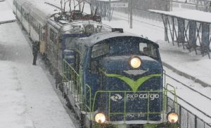 pociąg Olsztyn-Kraków ciągnięty przez lokomotywę PKP Cargo