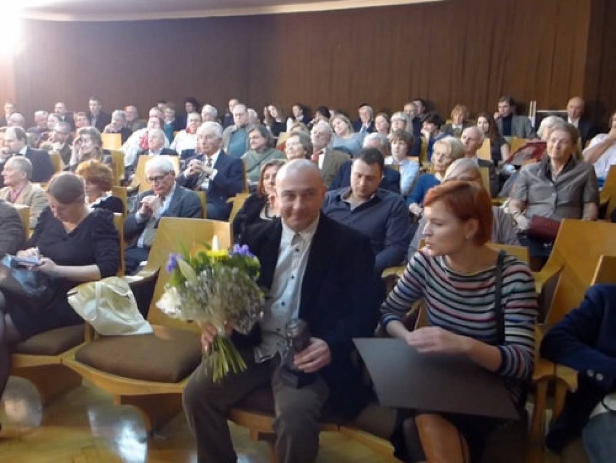 Tadeusz M. Płużański podczas uroczystości wręczenia Nagrody Literackiej im. Józefa Mackiewicza