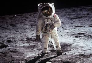 zdjęcie Buzza Aldrina zrobione przez Neila Armstronga na Księżycu